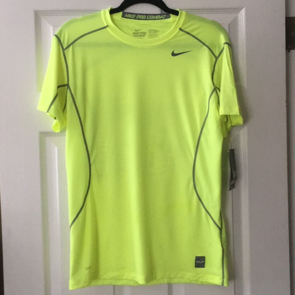 🚫🚫SOLD🚫🚫Men’s Nike Pro Combat fitted T-shirt